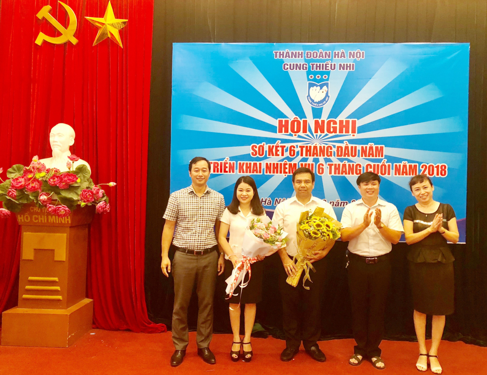 Ban Giám đốc Cung Thiếu nhi Hà Nội chúc mừng đồng chí Chu Hồng Minh và đồng chí Nguyễn Đình Trung được bổ nhiệm chức vụ mới.