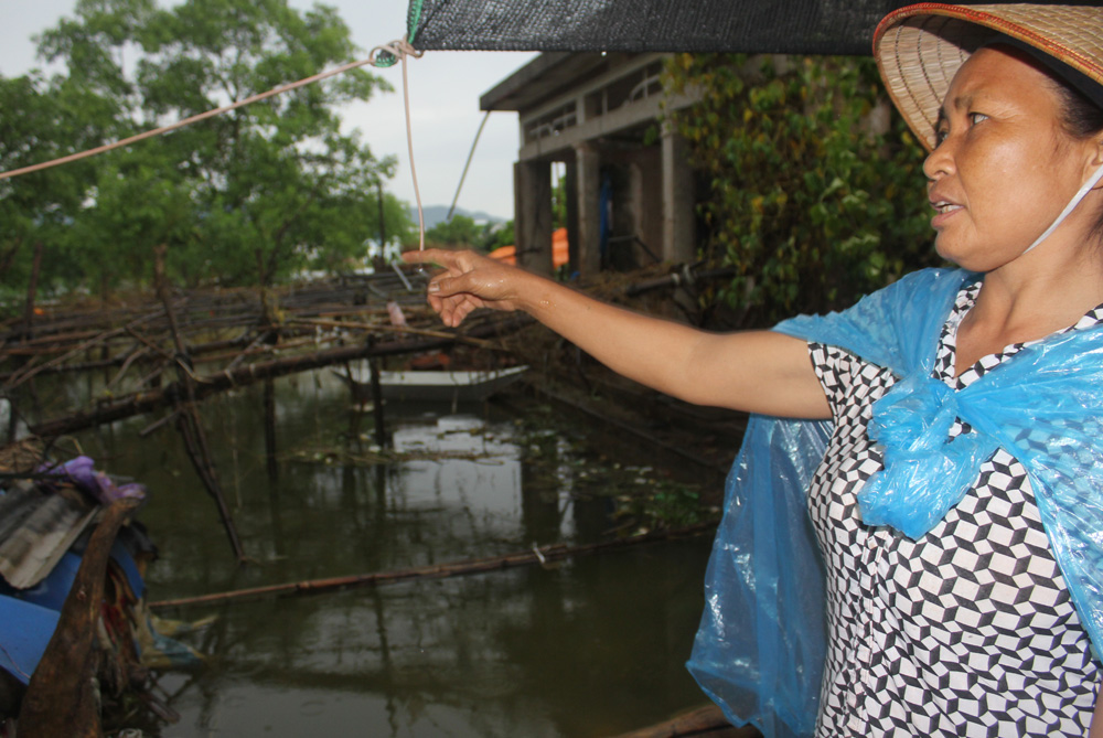 Người dân xã Tân Tiến kể về thiệt hại nặng nề của gia đình do ngập lụt kéo dài những ngày qua
