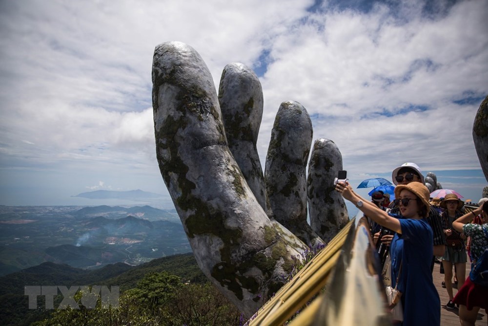 Chiêm ngưỡi Cầu Vàng độc đáo trên đỉnh Bà Nà