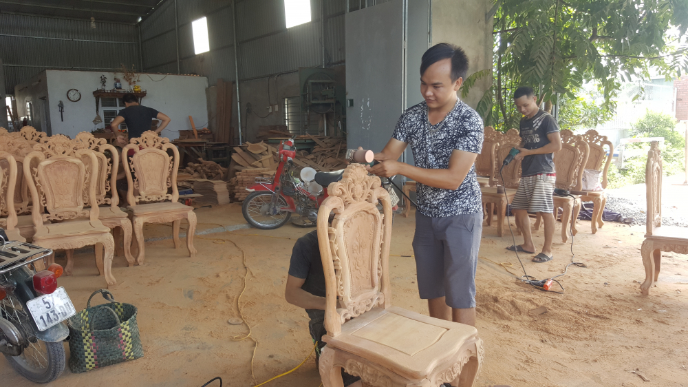 Anh Vũ Văn Thế luôn đau đáu quyết tâm bảo tồn và phát triển nghề truyền thống của cha ông và nâng lên một tầm cao mới...