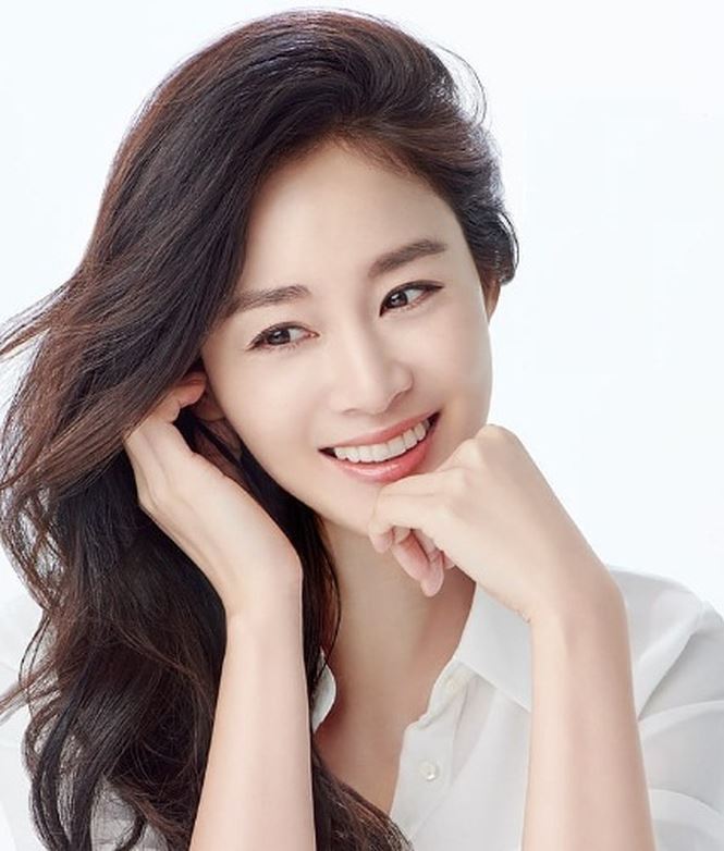 Sau khi lâp gia đình với nam ca sĩ Bi Rain, Kim Tae Hee gần như ở ẩn và rất kín tiếng. Cô rất ít câp nhật hoạt động mới trên trang cá nhân.