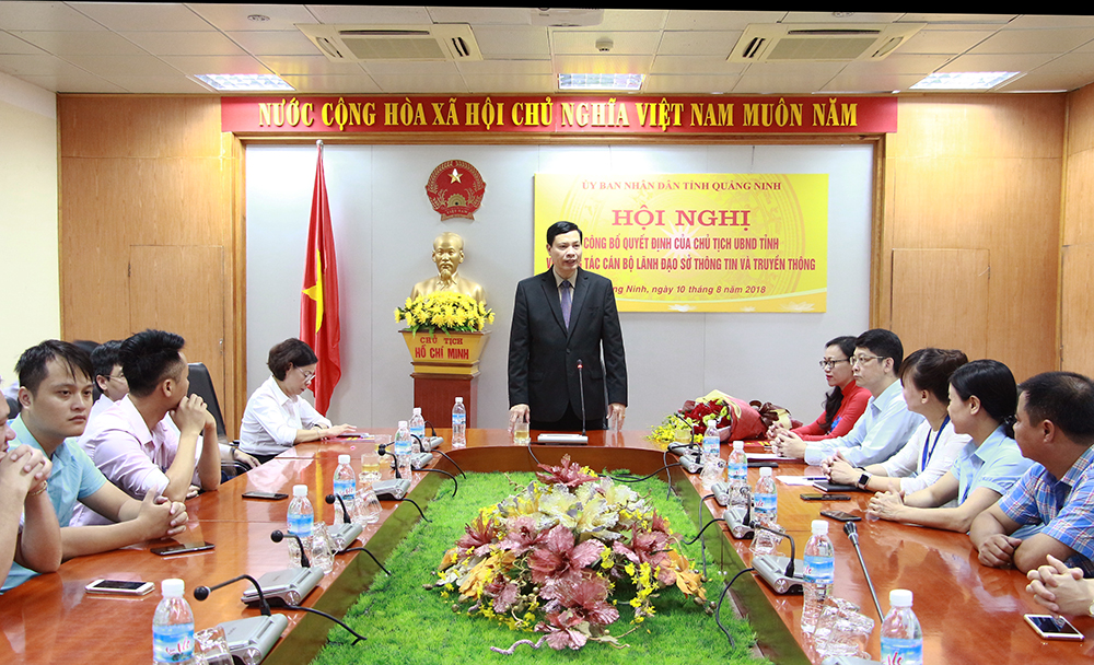 Đồng chí Nguyễn Đức Long, Phó Bí thư Tỉnh ủy, Chủ tịch UBND tỉnh phát biểu tại buổi trao quyết định
