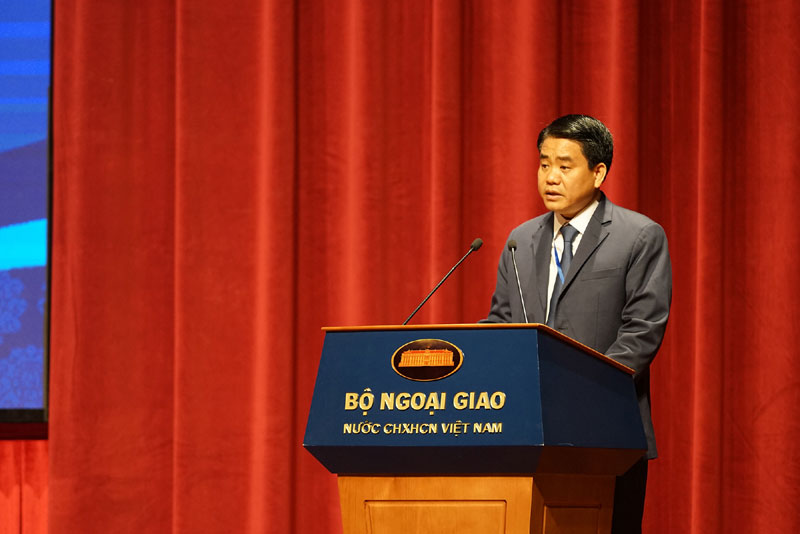 Chủ tịch UBND TP Hà Nội Nguyễn Đức Chung phát biểu tại phiên thảo luận sáng 12/8 (Ảnh: TG&amp;VN)