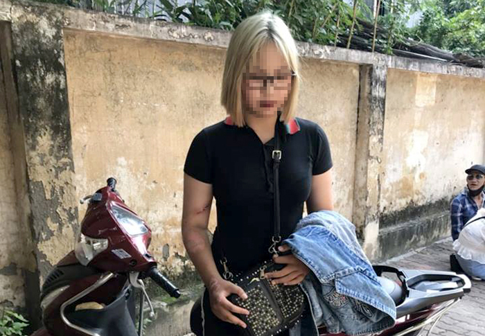 Nữ “quái xế” chạy xe ngược chiều, đâm vào 2 cảnh sát cơ động