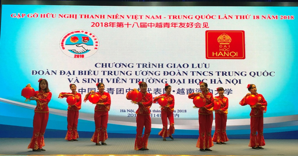 Tiết mục văn nghệ chào mừng của các bạn sinh viên