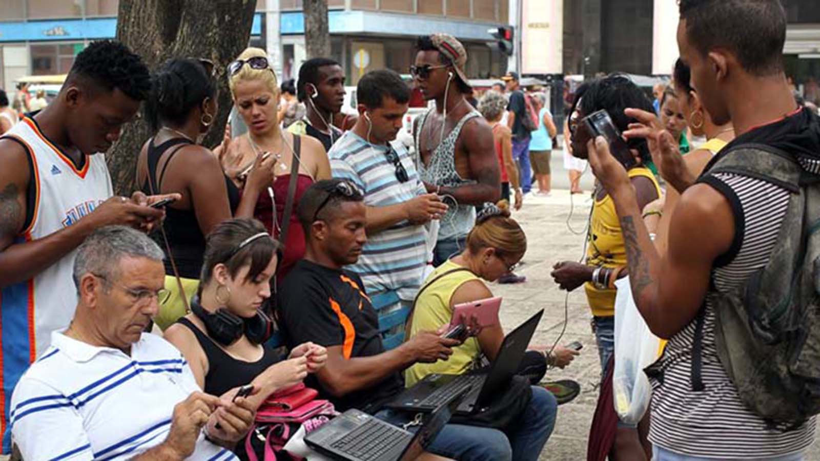 Cuba: Thử nghiệm 3G, người dân được dùng miễn phí một ngày