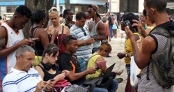 Cuba: Thử nghiệm 3G, người dân được dùng miễn phí một ngày