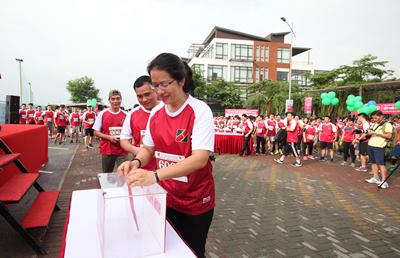 Hàng ngàn cán bộ Agribank chạy bộ gây quỹ vì trẻ em ung thư