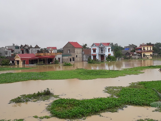 Lũ lụt đã làm 7/10 thôn xã Thiệu Dương ngập trong biển nước