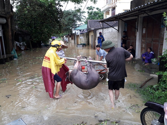 Người dân thiệu dương di dời tài sản đến nơi an toàn