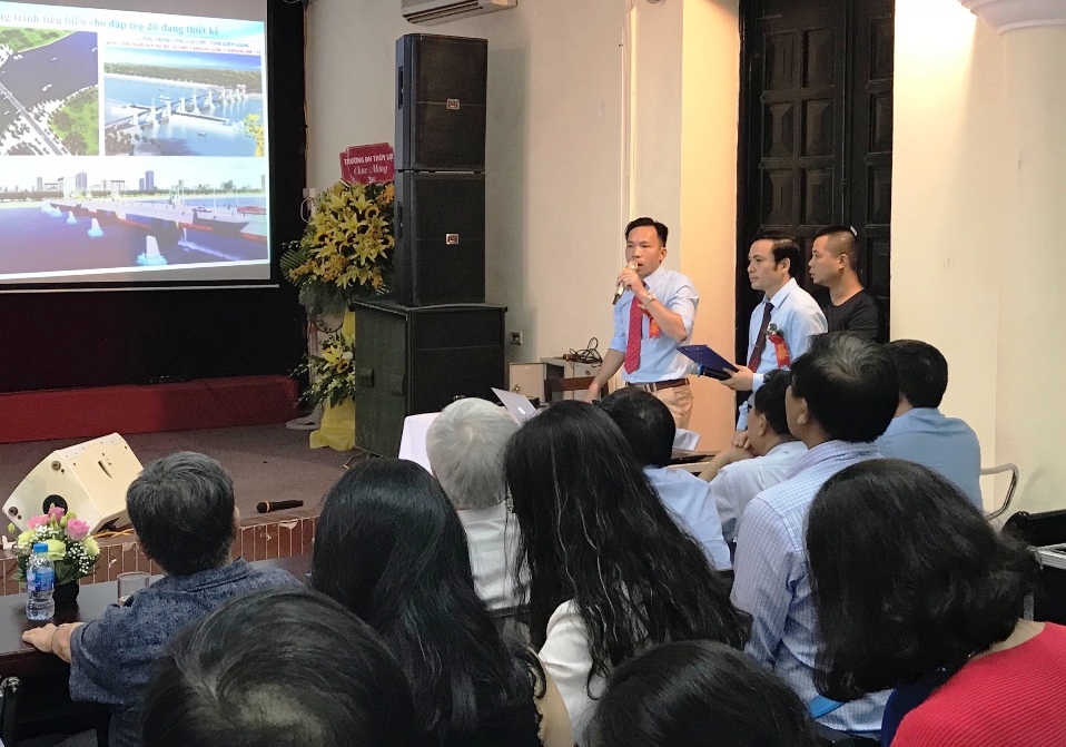 Các tác giả công trình nghiên cứu khoa học thuyết trình về đề tài