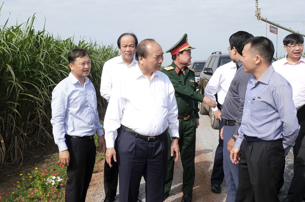 Thủ tướng thăm nông trường mía đường tại xã Thành Long, huyện Châu Thành, tỉnh Tây Ninh