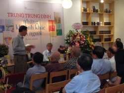 Nhà văn Trung Trung Đỉnh nói chuyện về "Những khoảnh khắc đời người"
