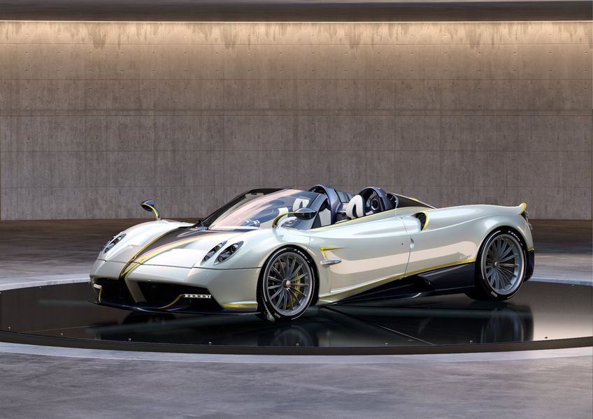 Pagani Huayra Roadster mới được đặt tên theo loài chim ưng hung dữ và nhanh nhẹn nhất