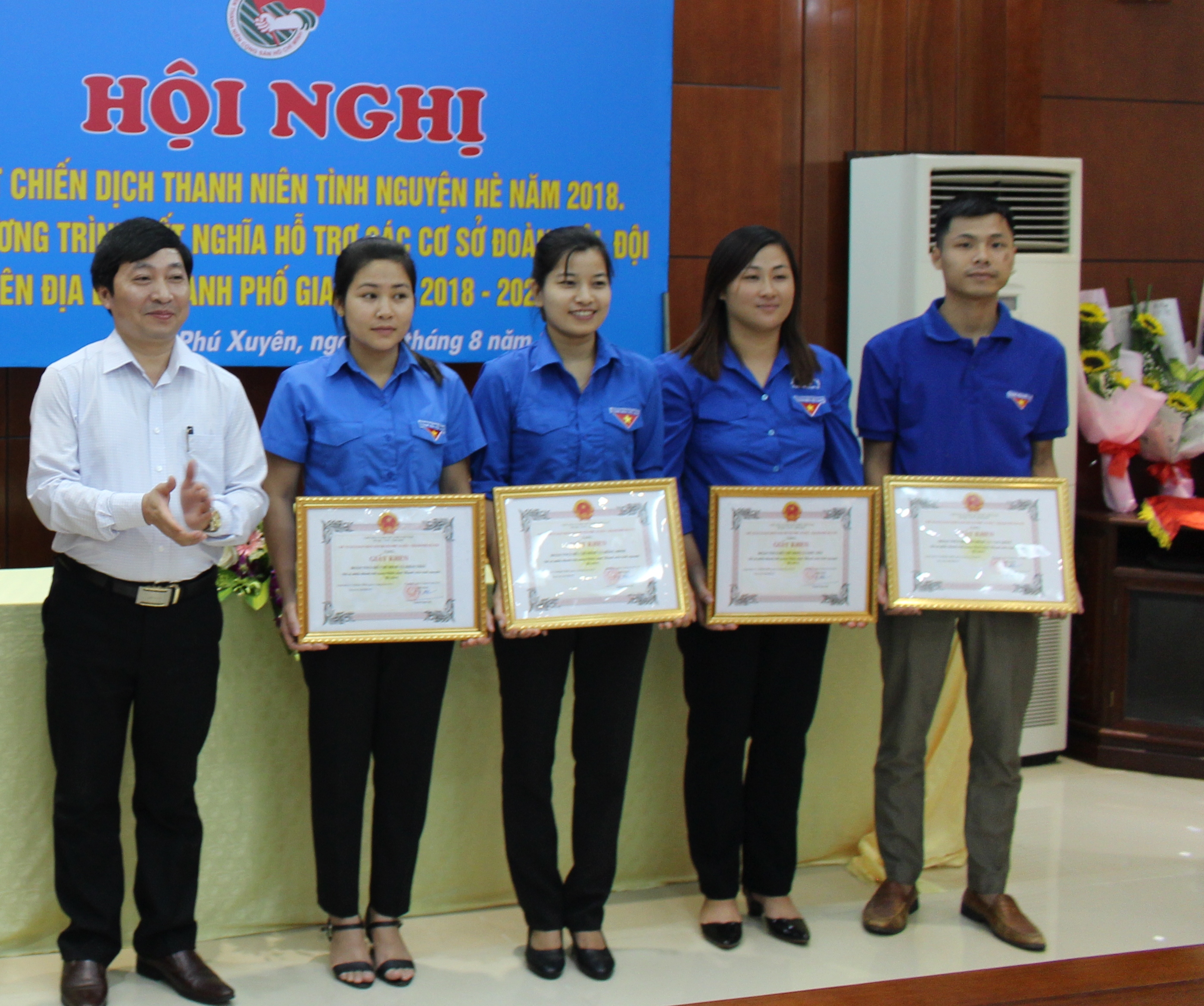 Huyện đoàn Phú Xuyên khen thưởng nhiều tập thể và cá nhân xuất sắc