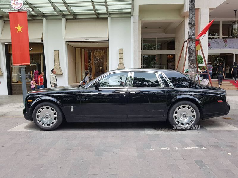 Sài Gòn: Rolls-Royce Phantom Series II màu đen bóng bẩy thu hút mọi ánh nhìn