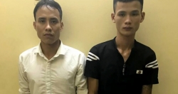 Hà Nội: Bắt hai đối tượng cướp giật điện thoại của phụ nữ trong đêm