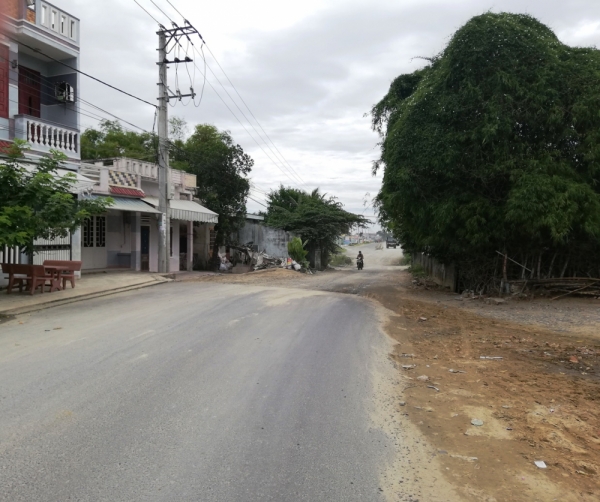 Để có được đoạn đường nội thị dài gần 1,9Km, tỉnh Quảng Nam phải trả cho Công ty Cổ phần Bách Đạt An hơn 100ha đất đối ứng.