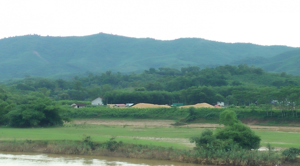 Bến Bãi Lạch, thuộc xã Nghĩa Hợp – Tân Kỳ