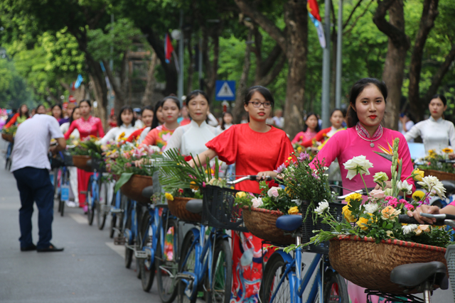 Mỗi người Hà Nội nên là một nhân tố tuyên truyền, giám sát, thúc đẩy việc ứng xử văn minh. Có như vậy, Hà Nội sẽ tiếp tục đẹp và văn minh hơn