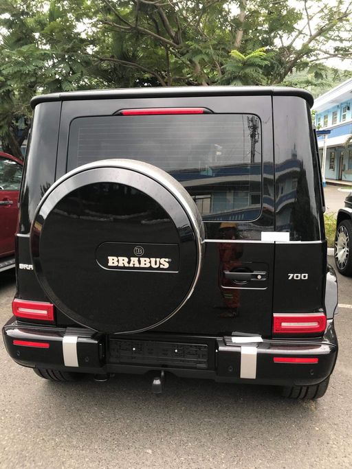 Đuôi xe Brabus 700 Widestar