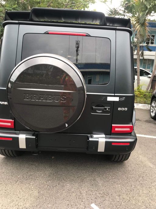 Đuôi xe Brabus 800 Widestar