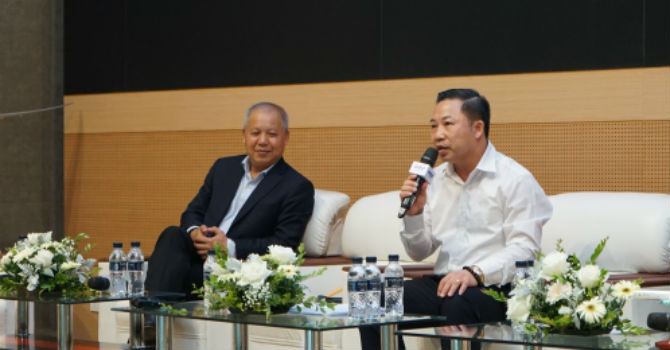 Ông Lưu Bình Nhưỡng - Đại biểu Quốc hội, Phó trưởng Ban Dân nguyện Quốc hội (bên phải)