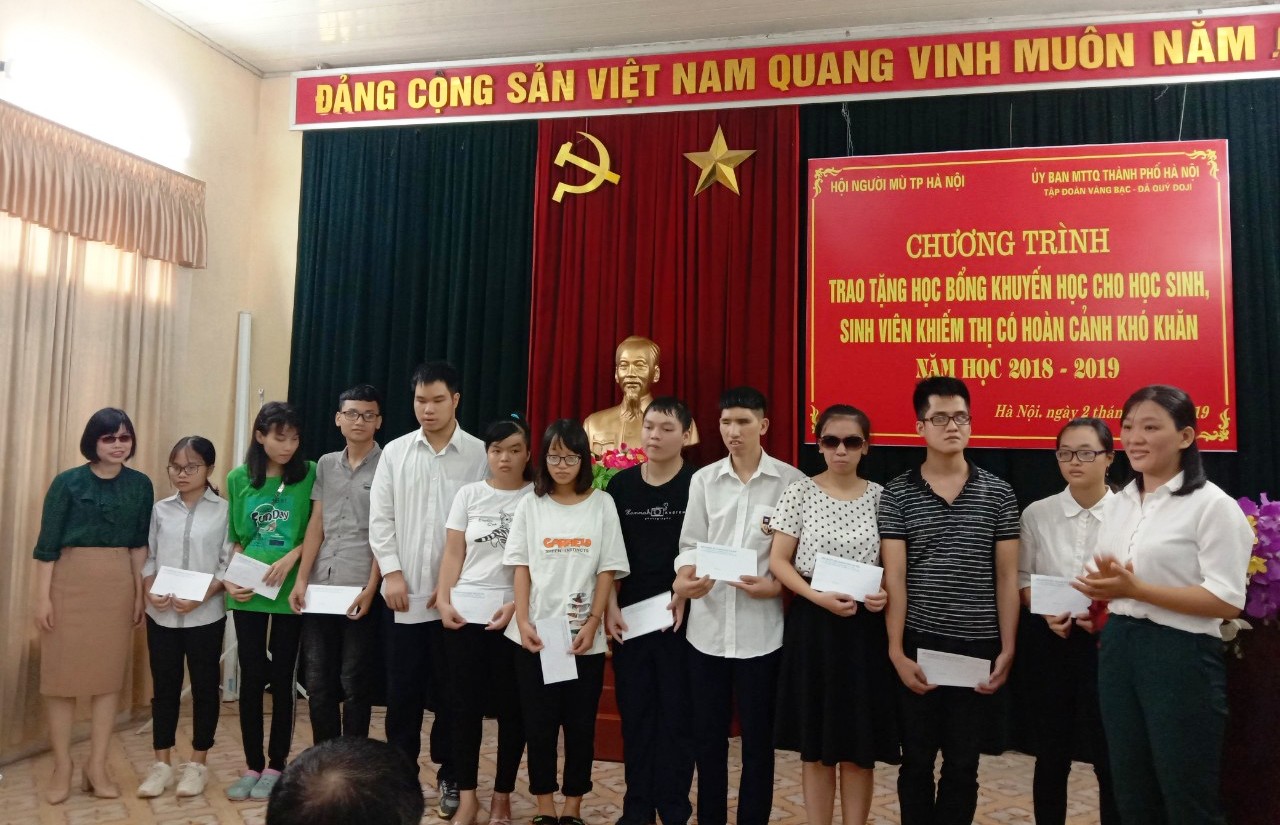 60 phần quà tặng học sinh, sinh viên khiếm thị