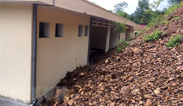 Khu vực trường học bị hư hại nặng (Ảnh: TTXVN)