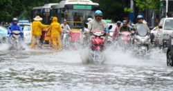Hà Nội: Mưa bão số 3 khiến một số tuyến phố chìm trong biển nước