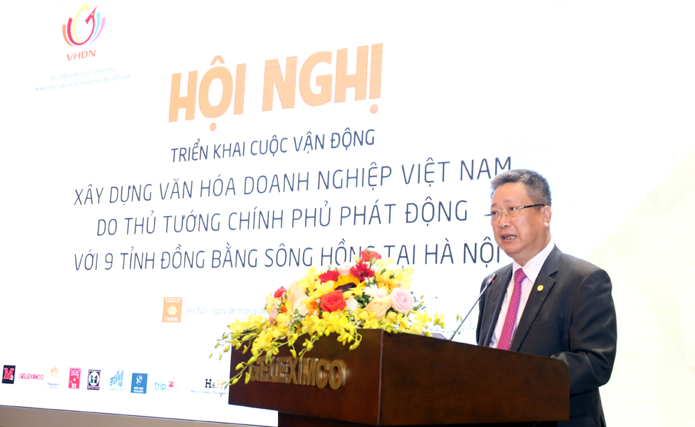 Ông Hồ Anh Tuấn, nguyên Thứ trưởng Bộ Văn hóa Thể thao và Du lịch, Trưởng ban tổ chức Cuộc vận động xây dựng và phát triển Văn hóa DN phát biểu khai mạc