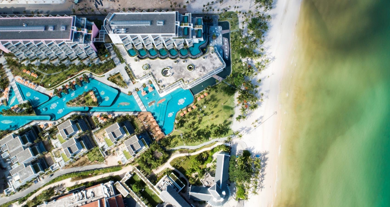 Các dự án, sản phẩm du lịch của Sun Group đều nằm trong quần thể du lịch, nghỉ dưỡng, giải trí đồng bộ (Ảnh: Khách sạn căn hộ nghỉ dưỡng Premier Residences Phu Quoc Emerald Bay)