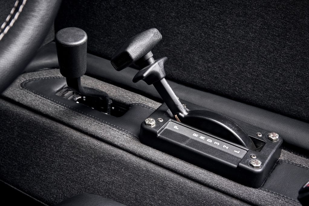 Cần số của H1 Launch Edition cũng mang tới vẻ mạnh mẽ và nam tính