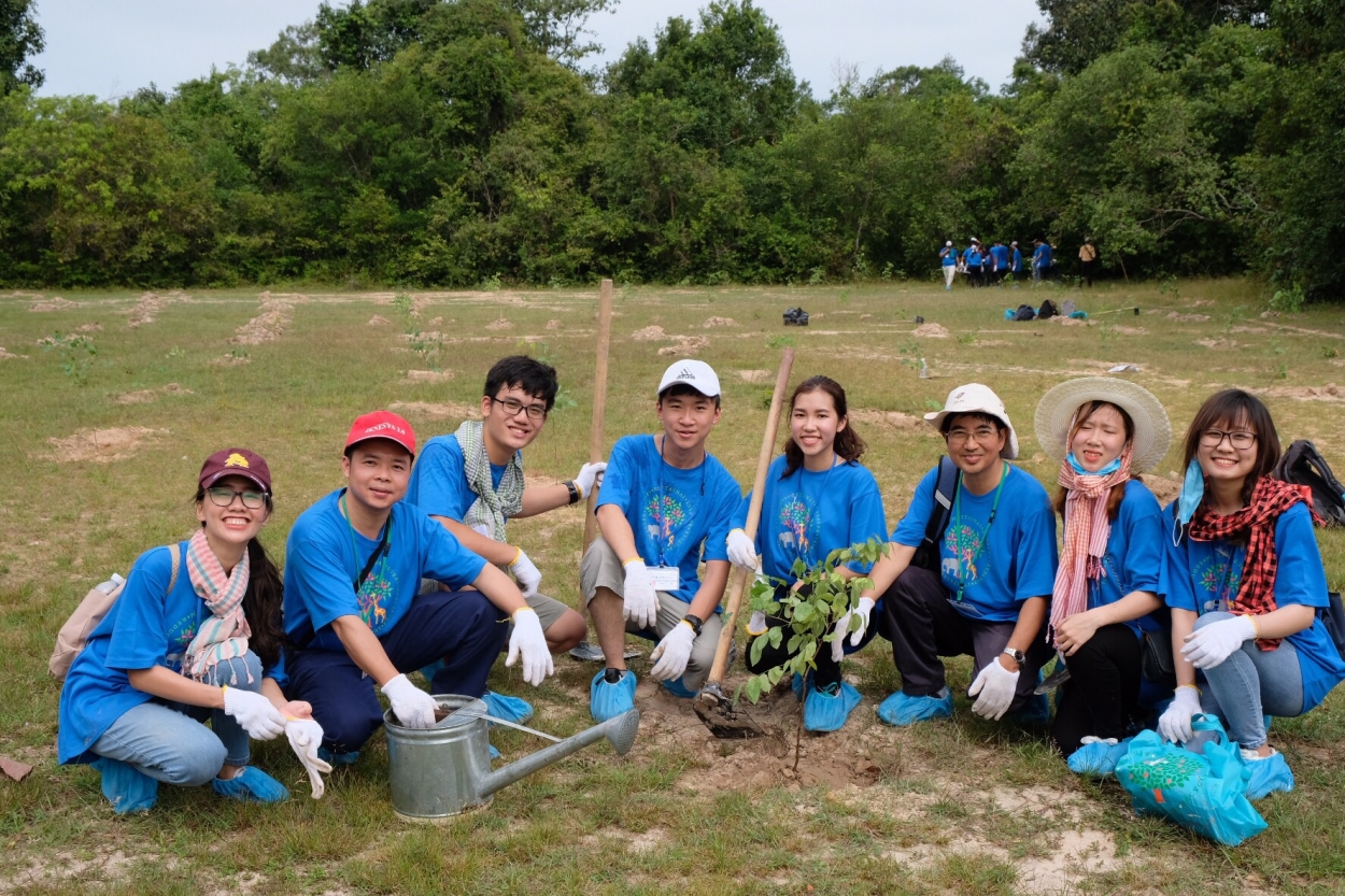 Sinh viên Việt Nam tham dự Diễn đàn sinh viên châu Á với môi trường lần thứ 8 năm 2019 với chủ đề “Xây dựng hòa bình bền vững” tại Thủ đô Phnôm Pênh và tỉnh Siêm Riệp, Campuchia.