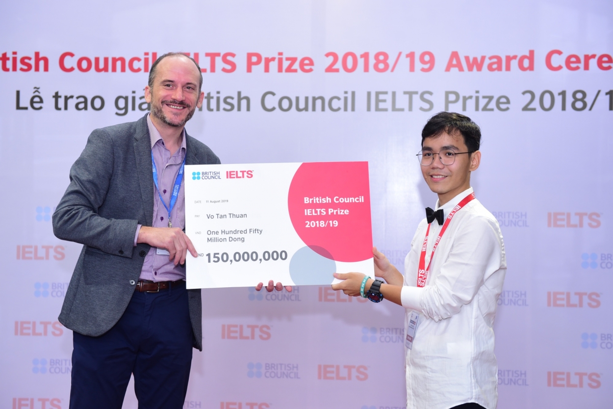 Ba thí sinh Việt Nam nhận Học bổng IELTS Prize 2018/19 từ Hội đồng Anh