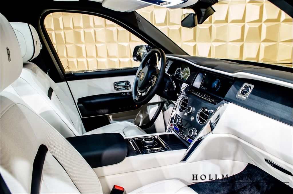 Rolls-Royce Cullinan độ Mansory giá 17,1 tỷ VNĐ - Tuyệt phẩm của sự xa xỉ