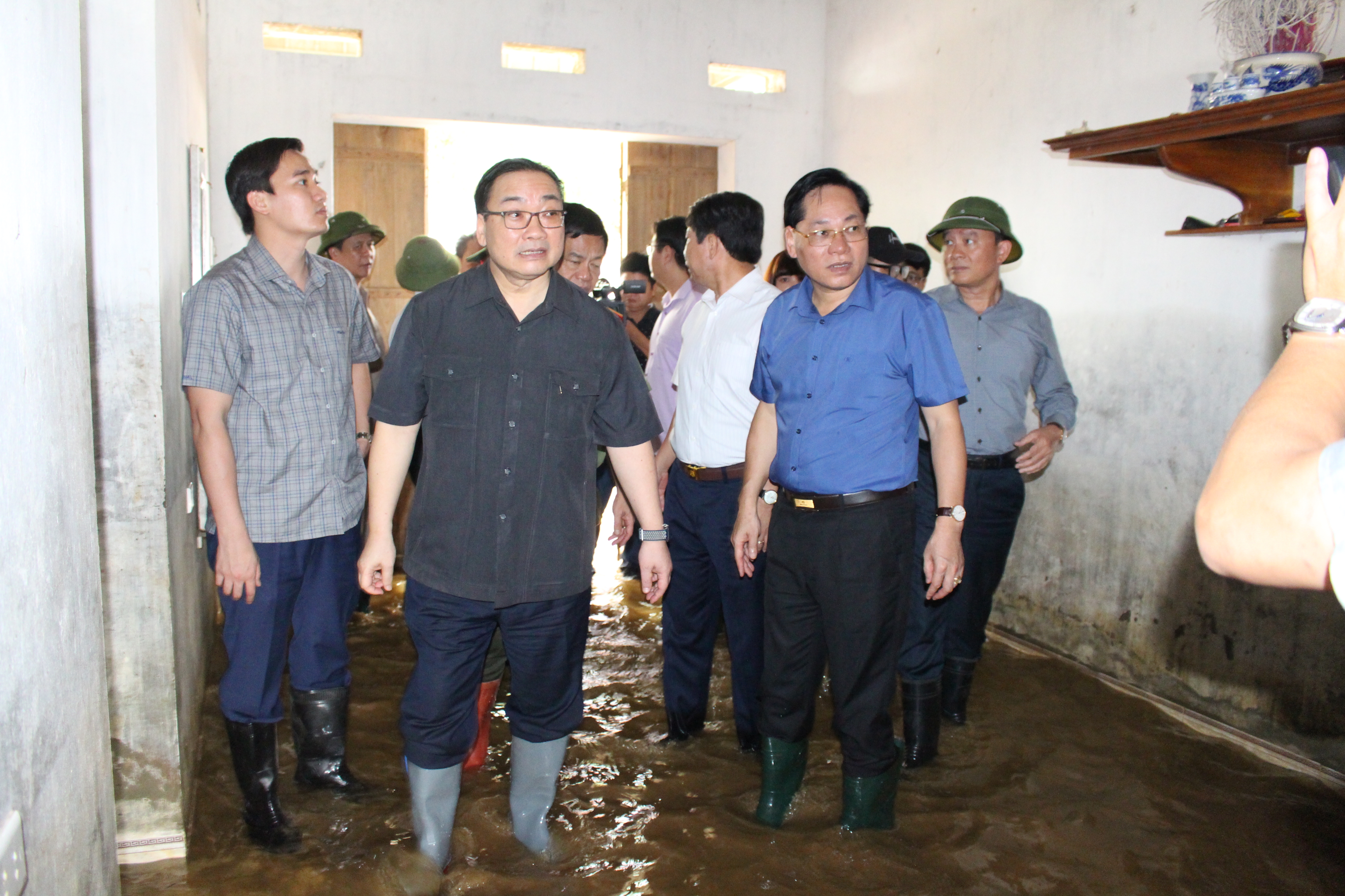 Đối thoại và nêu gương, “bí kíp” làm nguội điểm nóng