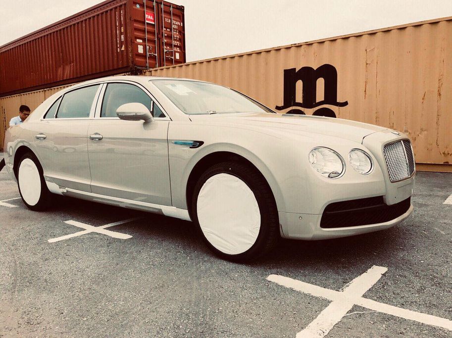 Hàng độc Bentley Flying Spur V8 với