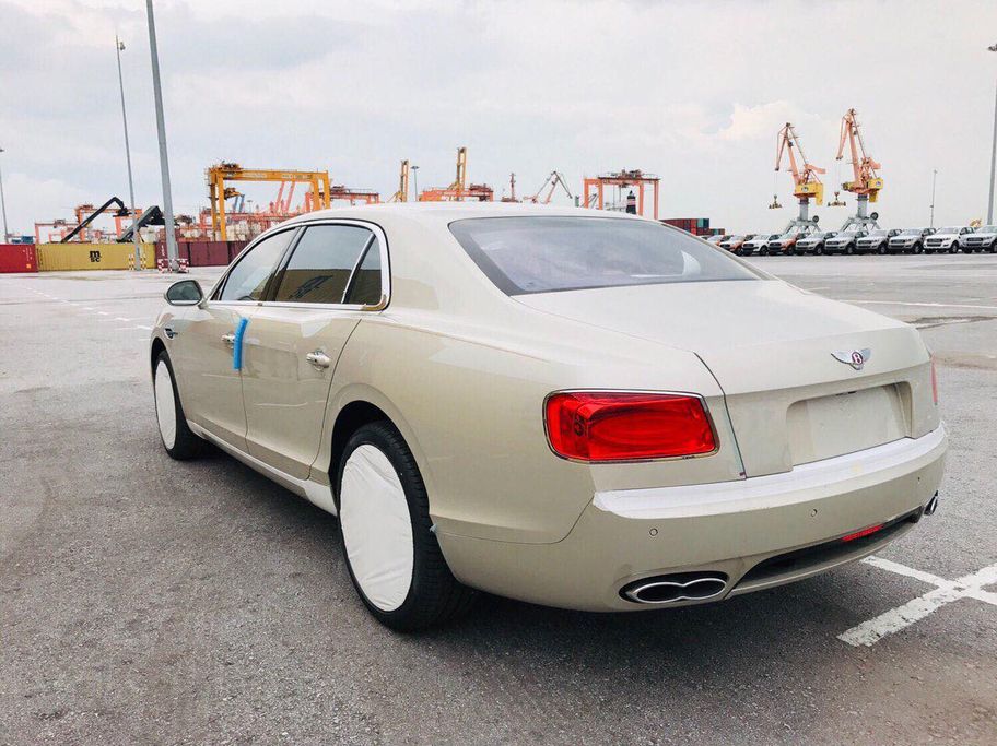 Hàng độc Bentley Flying Spur V8 với 