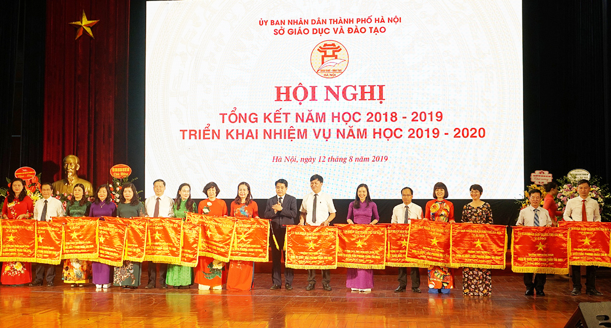 Các đơn vị nhận khen thưởng tại hội nghị