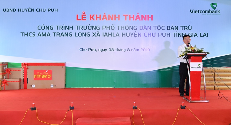 Phó Tổng Giám đốc Vietcombank Đào Minh Tuấn phát biểu tại buổi lễ