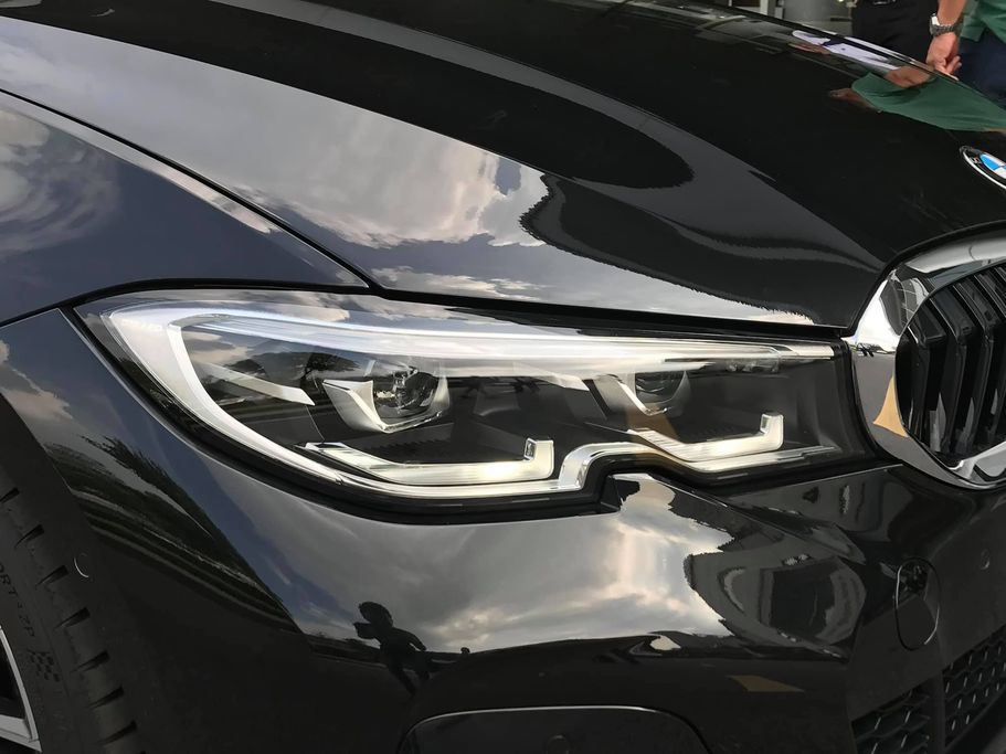 Cận cảnh BMW 330i M-Sport chính hãng tại Việt Nam, giá cao hơn cả E-Class của Mercedes-Benz