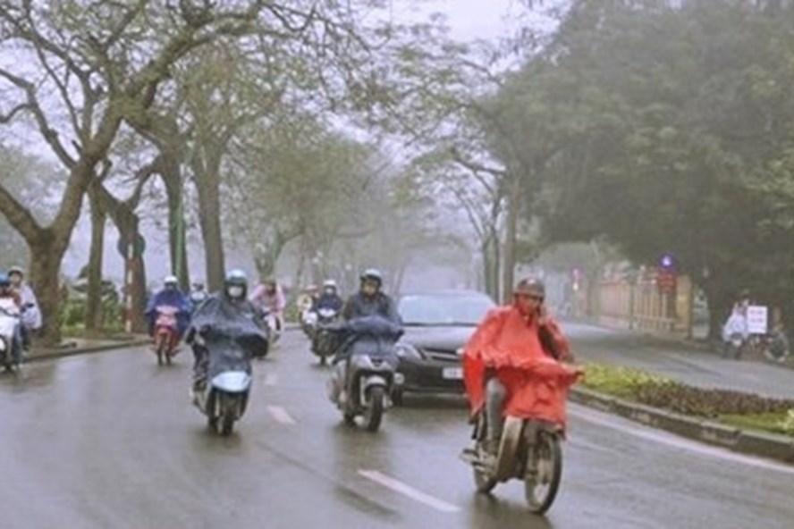 Ngày mai (15/8), Hà Nội chấm dứt nắng nóng, mưa dông diện rộng