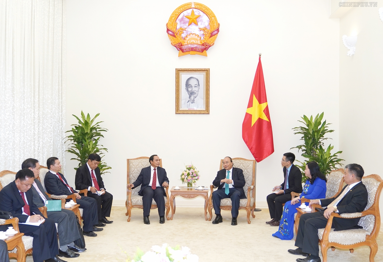Thủ tướng Nguyễn Xuân Phúc nhấn mạnh Việt Nam sẵn sàng hợp tác với Lào trong nhiều lĩnh vực...