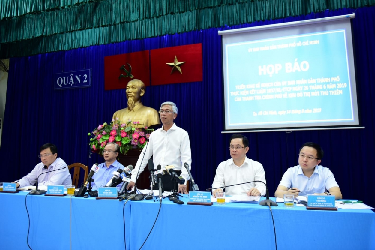 Ông Võ Văn Hoan - Phó Chủ tịch UBND TPHCM chủ trì buổi họp báo