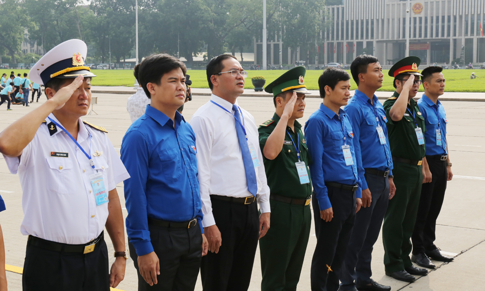 129 Bí thư chi đoàn tiêu biểu báo công dâng Bác