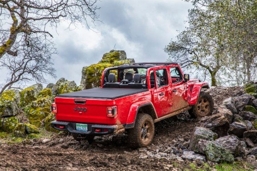 Xe bán tải Jeep Gladiator có giá cho thuê rẻ hơn so với người anh em Wrangler