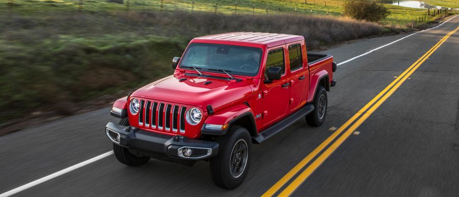 Xe bán tải Jeep Gladiator có giá cho thuê rẻ hơn so với người anh em Wrangler