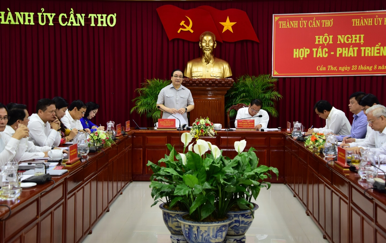 Bí thư Thành ủy Hà Nội Hoàng Trung Hải phát biểu tại Hội nghị
