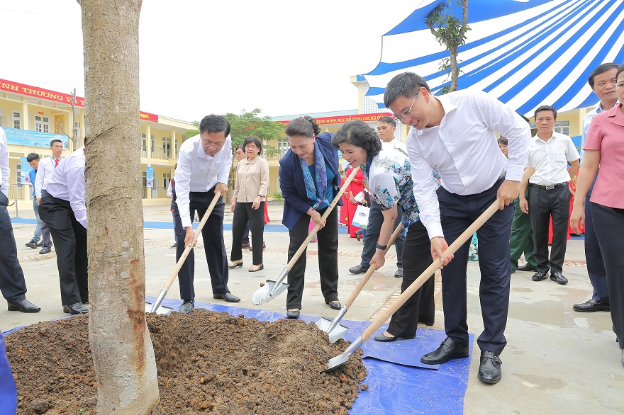 Trẻ em Quảng Ninh đón nhận ngôi trường mới từ Chủ tịch Quốc hội và Quỹ sữa Vươn cao Việt Nam